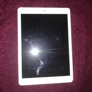 iPad Air 16 GB w/new case!